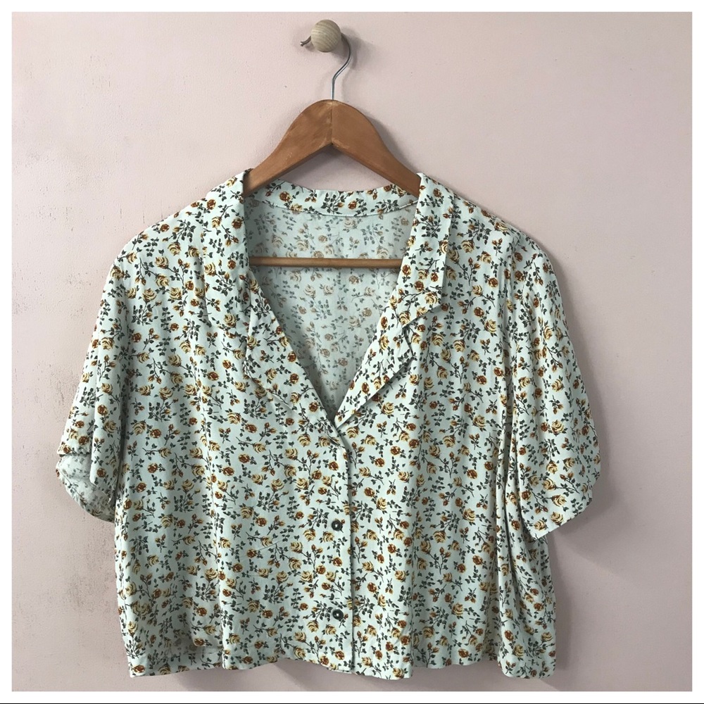 ‼️SOLD‼️Cream Floral Boxy Cropped Shirt - Picture 1 of 4